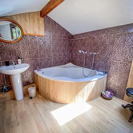 Ryokan Lankana Exideuil-sur-Vienne Exterior photo